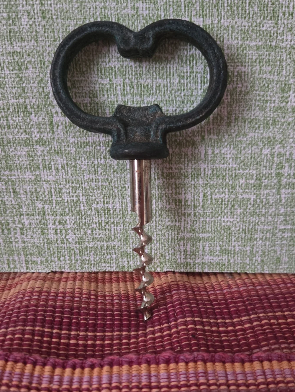Vintage Black Heart-Handle Cast Iron collectable Corkscrew Home Bar Acessory